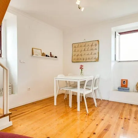 Charming Light-Filled Loft Apartment In Alfama Apartment *