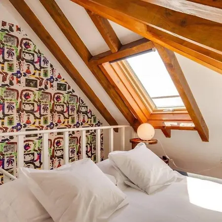 Charming Light-Filled Loft Apartment In Alfama