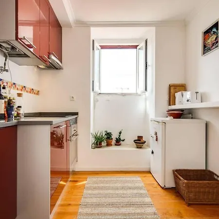 Charming Light-Filled Loft Apartment In Alfama Lisbon