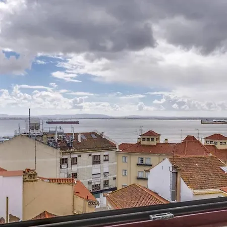 Charming Light-Filled Loft Apartment In Alfama Apartment Lisbon